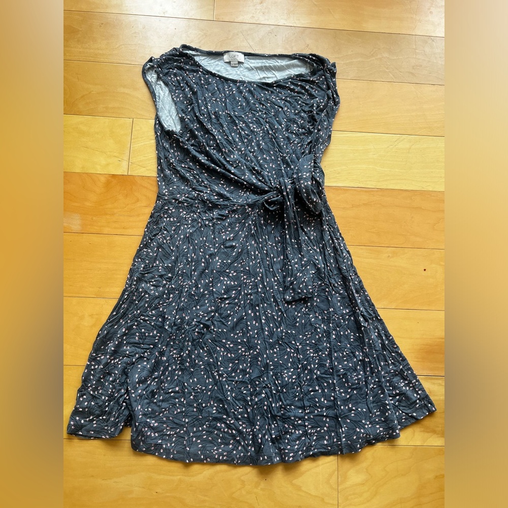 Flowy dress/ loft / size M- grey with pink flowers